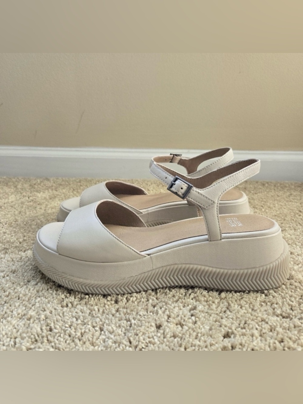 Eileen Fisher Ario Sandal wedge- almond leather-9.5